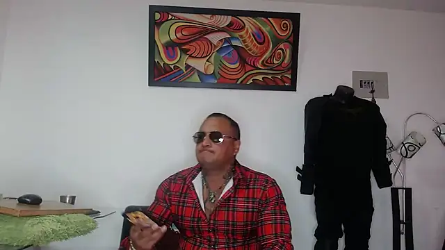 Snapshot of hardrock982 chatting on 04-24-26, 01:35 hardrock982 online show from 04-24-26, 01:35