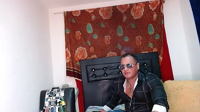 Snapshot of hardrock982 chatting on 05-11-26, 02:23 hardrock982 online show from 05-11-26, 02:23
