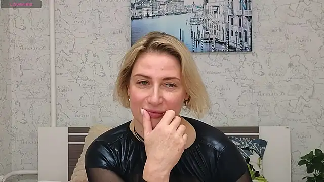 Snapshot of Lady_Murenza chatting on 02-17-25, 10:25 Lady Murenza online show from 02-17-25, 10:25