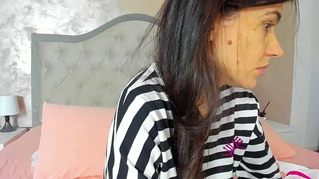 Snapshot of JennaMyers chatting on 11-16-25, 08:25 JennaMyers online show from 11-16-25, 08:25