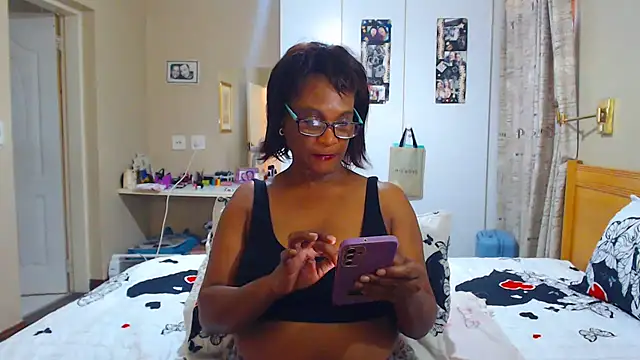 Snapshot of Hotgrannyx chatting on 02-26-25, 06:26 Hotgrannyx online show from 02-26-25, 06:26