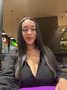 Snapshot of Roseechannel chatting on 12-17-25, 12:05 Roseechannel online show from 12-17-25, 12:05