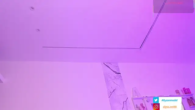 Snapshot of alysson_18 chatting on 06-06-26, 02:11 alysson 18 online show from 06-06-26, 02:11