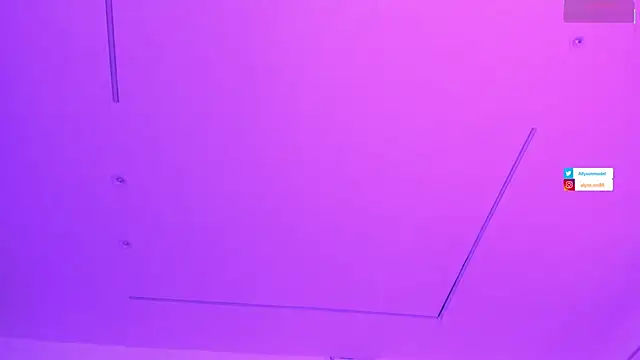 Snapshot of alysson_18 chatting on 07-06-26, 02:03 alysson 18 online show from 07-06-26, 02:03