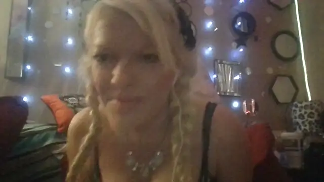 Snapshot of marilyn420 chatting on 08-06-26, 11:45 marilyn420 online show from 08-06-26, 11:45
