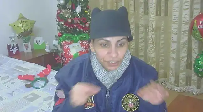 Snapshot of hotSANDRA_STARR chatting on 12-18-24, 11:40 hotSANDRA STARR online show from 12-18-24, 11:40