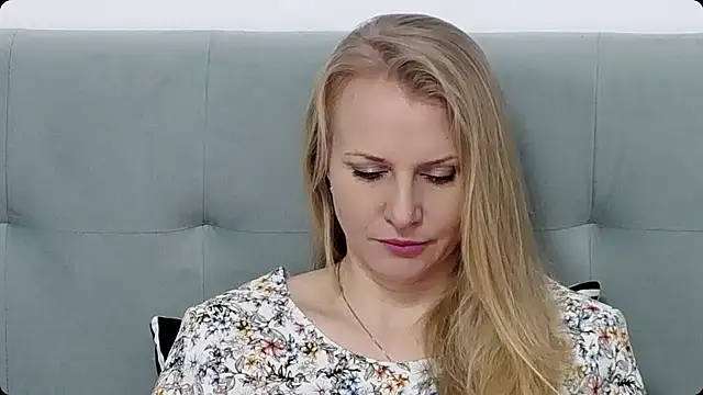 Snapshot of K__Adrienne chatting on 01-27-25, 06:19 K Adrienne online show from 01-27-25, 06:19