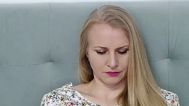 Snapshot of K__Adrienne chatting on 03-02-25, 09:10 K Adrienne online show from 03-02-25, 09:10