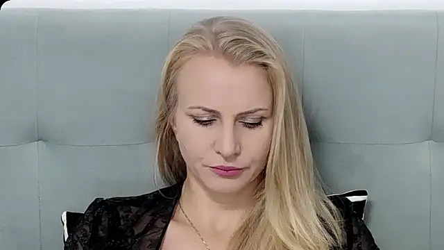 Snapshot of K__Adrienne chatting on 09-18-25, 04:58 K Adrienne online show from 09-18-25, 04:58