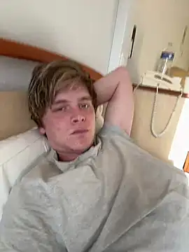 Snapshot of Andrewhootxx chatting on 01-18-25, 10:06 Andrewhootxx online show from 01-18-25, 10:06