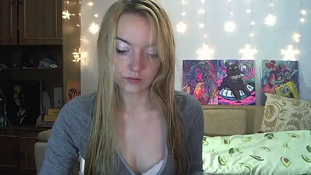 Snapshot of SecretSophia chatting on 12-03-24, 11:22 SecretSophia online show from 12-03-24, 11:22