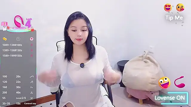 Snapshot of small_Eva chatting on 12-19-25, 02:57 small Eva online show from 12-19-25, 02:57