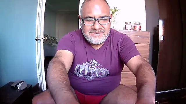 Snapshot of PhillDrake11 chatting on 06-21-26, 05:59 PhillDrake11 online show from 06-21-26, 05:59