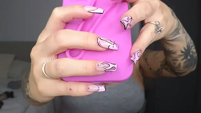 Snapshot of LibbyLoveHeartx chatting on 02-26-25, 08:00 LibbyLoveHeartx online show from 02-26-25, 08:00