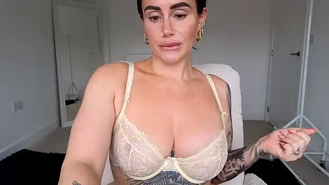 Snapshot of LibbyLoveHeartx chatting on 07-13-26, 09:12 LibbyLoveHeartx online show from 07-13-26, 09:12