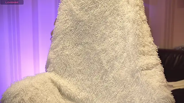 Danielle Thomas online show from 12-21-24, 06:09