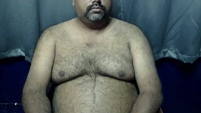 Snapshot of hairysubcub_70 chatting on 12-15-25, 04:39 hairysubcub 70 online show from 12-15-25, 04:39