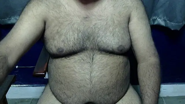 Snapshot of hairysubcub_70 chatting on 12-15-25, 04:44 hairysubcub 70 online show from 12-15-25, 04:44