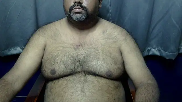 Snapshot of hairysubcub_70 chatting on 12-18-25, 10:21 hairysubcub 70 online show from 12-18-25, 10:21