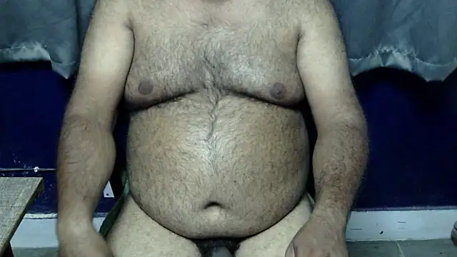 Snapshot of hairysubcub_70 chatting on 05-17-26, 06:15 hairysubcub 70 online show from 05-17-26, 06:15