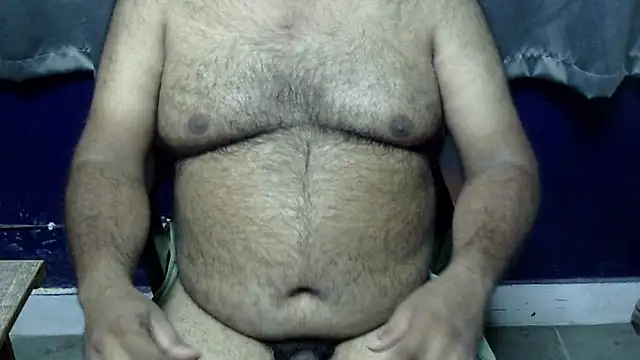 Snapshot of hairysubcub_70 chatting on 05-19-26, 07:04 hairysubcub 70 online show from 05-19-26, 07:04