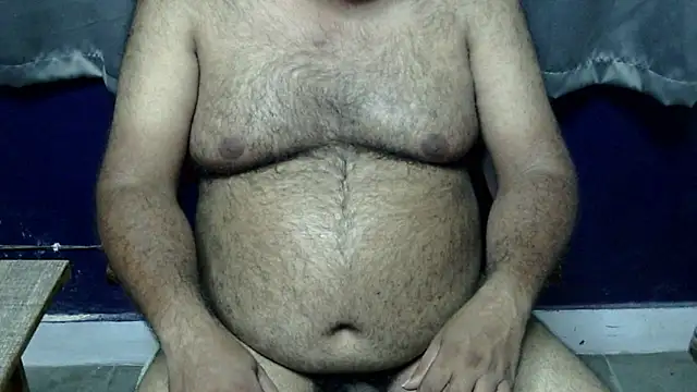 Snapshot of hairysubcub_70 chatting on 05-26-26, 06:48 hairysubcub 70 online show from 05-26-26, 06:48