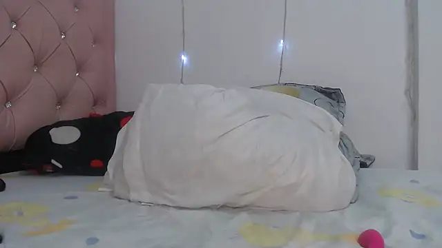 Snapshot of karlota_28 chatting on 02-15-25, 05:19 karlota 28 online show from 02-15-25, 05:19