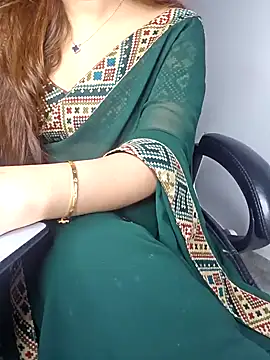 Snapshot of aliyaah_singh chatting on 01-05-25, 10:08 aliyaah singh online show from 01-05-25, 10:08