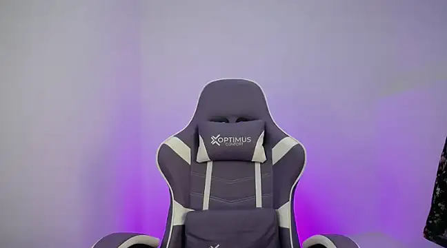 Snapshot of cutie_and_slutty chatting on 01-15-25, 10:02 cutie and slutty online show from 01-15-25, 10:02