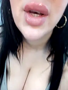 Snapshot of Queen_sousou chatting on 02-02-25, 09:13 Queen sousou online show from 02-02-25, 09:13