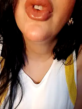 Snapshot of Queen_sousou chatting on 03-20-25, 12:30 Queen sousou online show from 03-20-25, 12:30