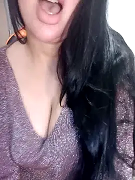 Snapshot of Queen_sousou chatting on 10-15-25, 06:41 Queen sousou online show from 10-15-25, 06:41