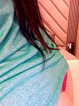 Snapshot of Queen_sousou chatting on 10-17-25, 08:00 Queen sousou online show from 10-17-25, 08:00