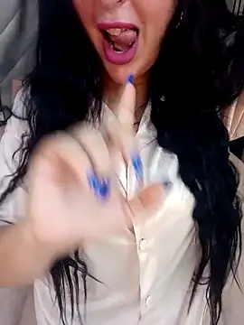 Snapshot of Queen_sousou chatting on 10-28-25, 09:39 Queen sousou online show from 10-28-25, 09:39