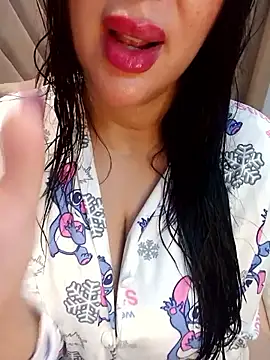 Snapshot of Queen_sousou chatting on 11-16-25, 01:39 Queen sousou online show from 11-16-25, 01:39