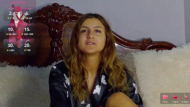 Snapshot of NicolePlay chatting on 09-26-25, 05:00 NicolePlay online show from 09-26-25, 05:00