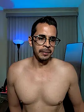 Snapshot of towers_j chatting on 09-13-25, 03:50 towers j online show from 09-13-25, 03:50