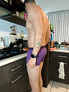 Snapshot of towers_j chatting on 09-26-25, 04:33 towers j online show from 09-26-25, 04:33