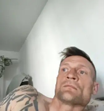 Snapshot of GermanBigDream chatting on 04-25-26, 04:26 GermanBigDream online show from 04-25-26, 04:26