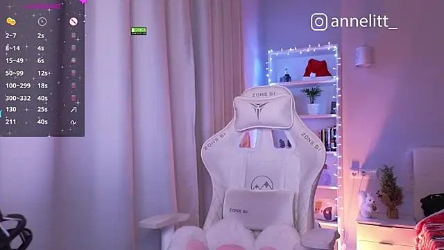 Snapshot of Annelitt chatting on 01-08-25, 09:01 Annelitt online show from 01-08-25, 09:01