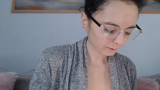 cleophee online show from 04-17-26, 05:43