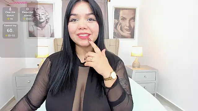 Snapshot of -Camila chatting on 11-18-25, 06:45 -Camila online show from 11-18-25, 06:45