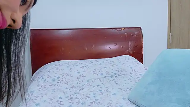 Steph F online show from 10-23-25, 04:01