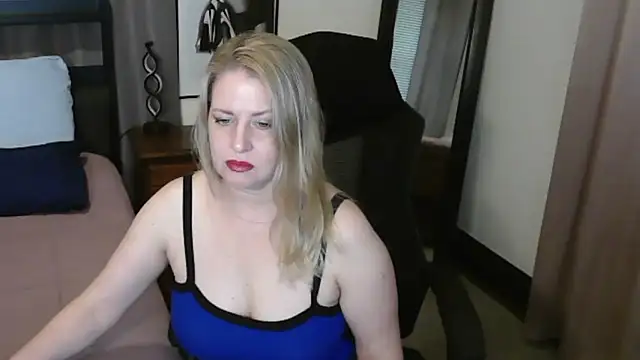 HollieBim online show from 05-21-26, 01:18