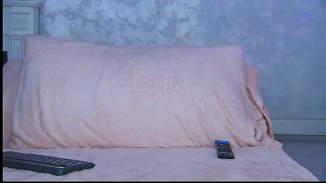 Snapshot of Michelle90u chatting on 11-15-25, 02:24 Michelle90u online show from 11-15-25, 02:24