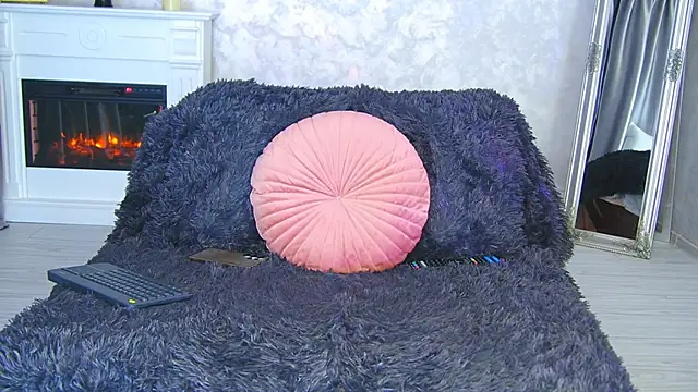 Snapshot of Michelle90u chatting on 11-17-25, 05:08 Michelle90u online show from 11-17-25, 05:08