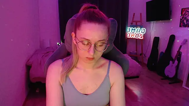 Snapshot of AnabelFrel chatting on 02-13-25, 12:57 AnabelFrel online show from 02-13-25, 12:57