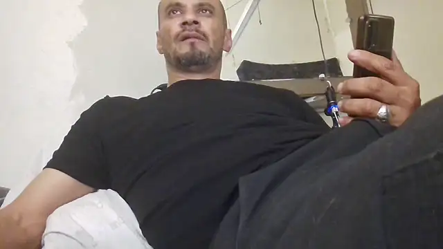 Snapshot of leonar0101 chatting on 11-25-25, 04:45 leonar0101 online show from 11-25-25, 04:45