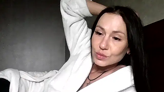 JulianaGold1 online show from 04-19-26, 06:43