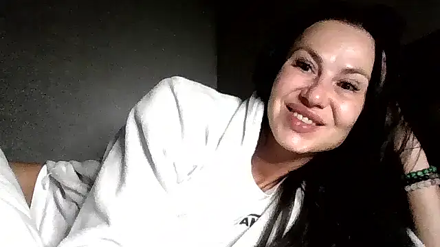 Snapshot of JulianaGold1 chatting on 06-18-26, 09:08 JulianaGold1 online show from 06-18-26, 09:08